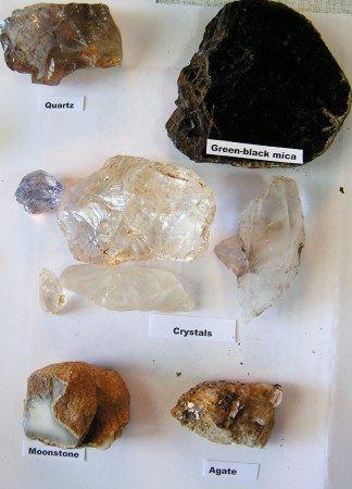 Διάφορα κρύσταλλα/πετρώματα