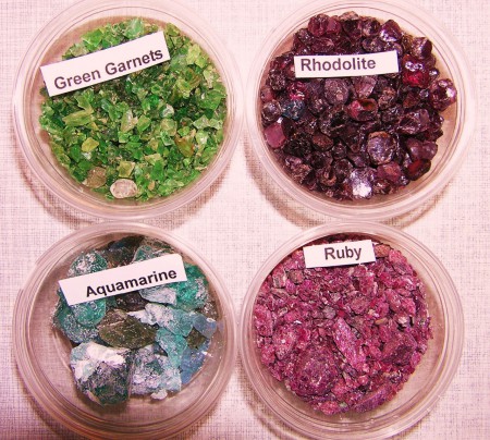 Δείγματα πολύτιμων λίθων από τις εσκαφές 